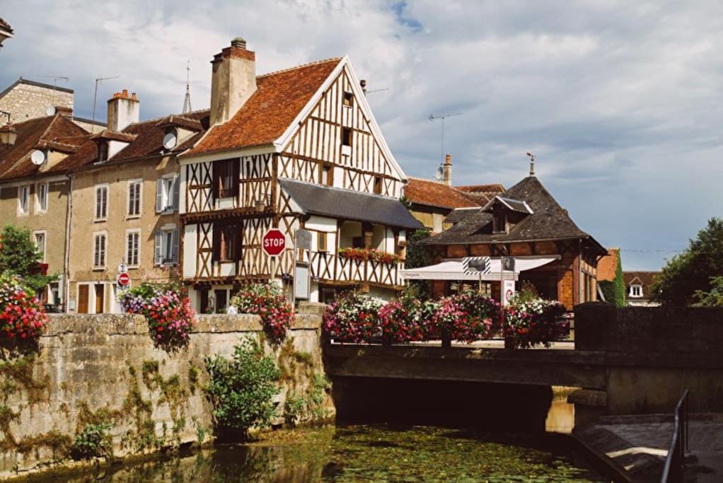 Le Twelve Chablis Maison Chaleureuse, Calme, 2 Chambres Exterior photo